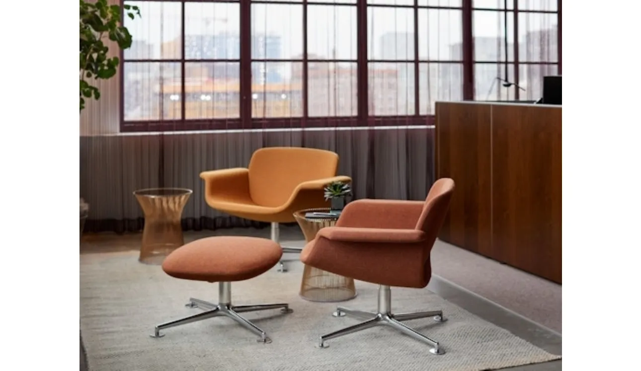 Poltroncina KN01 Swivel Lounge Chair di Knoll