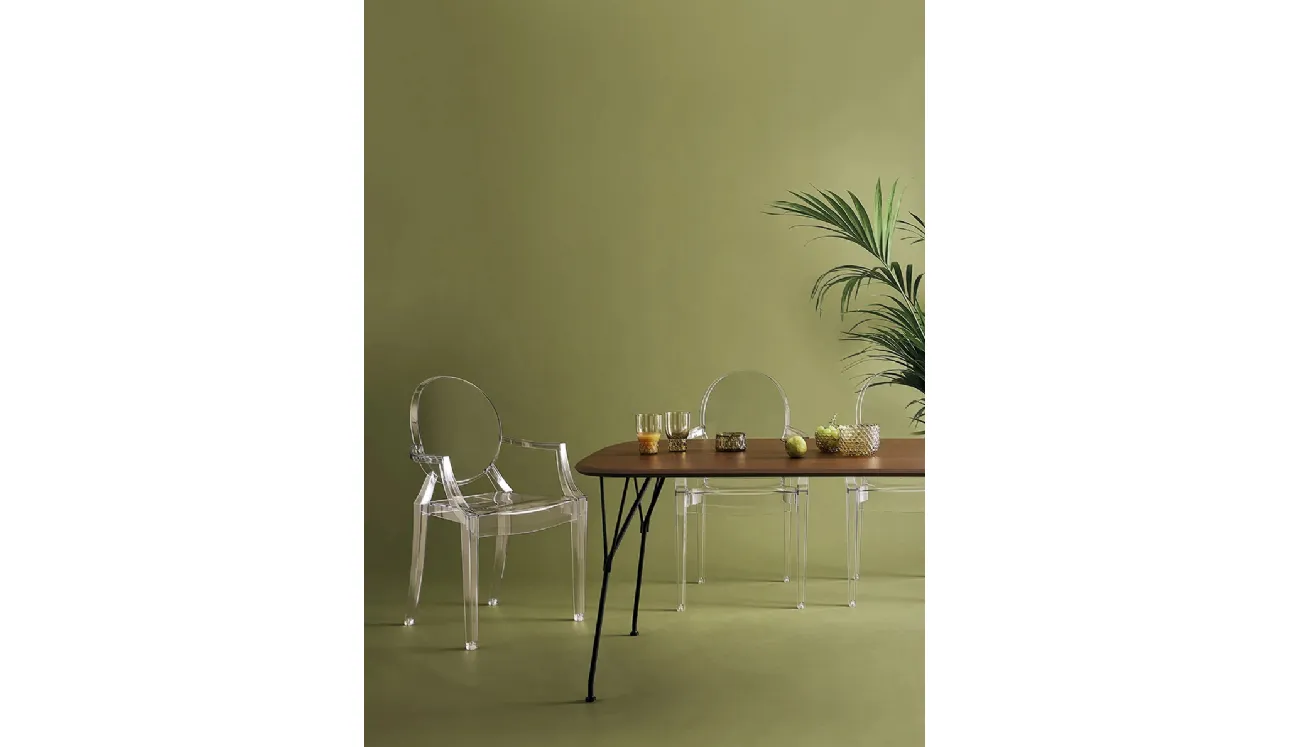 Sedia impilabile Louis Ghost di Kartell