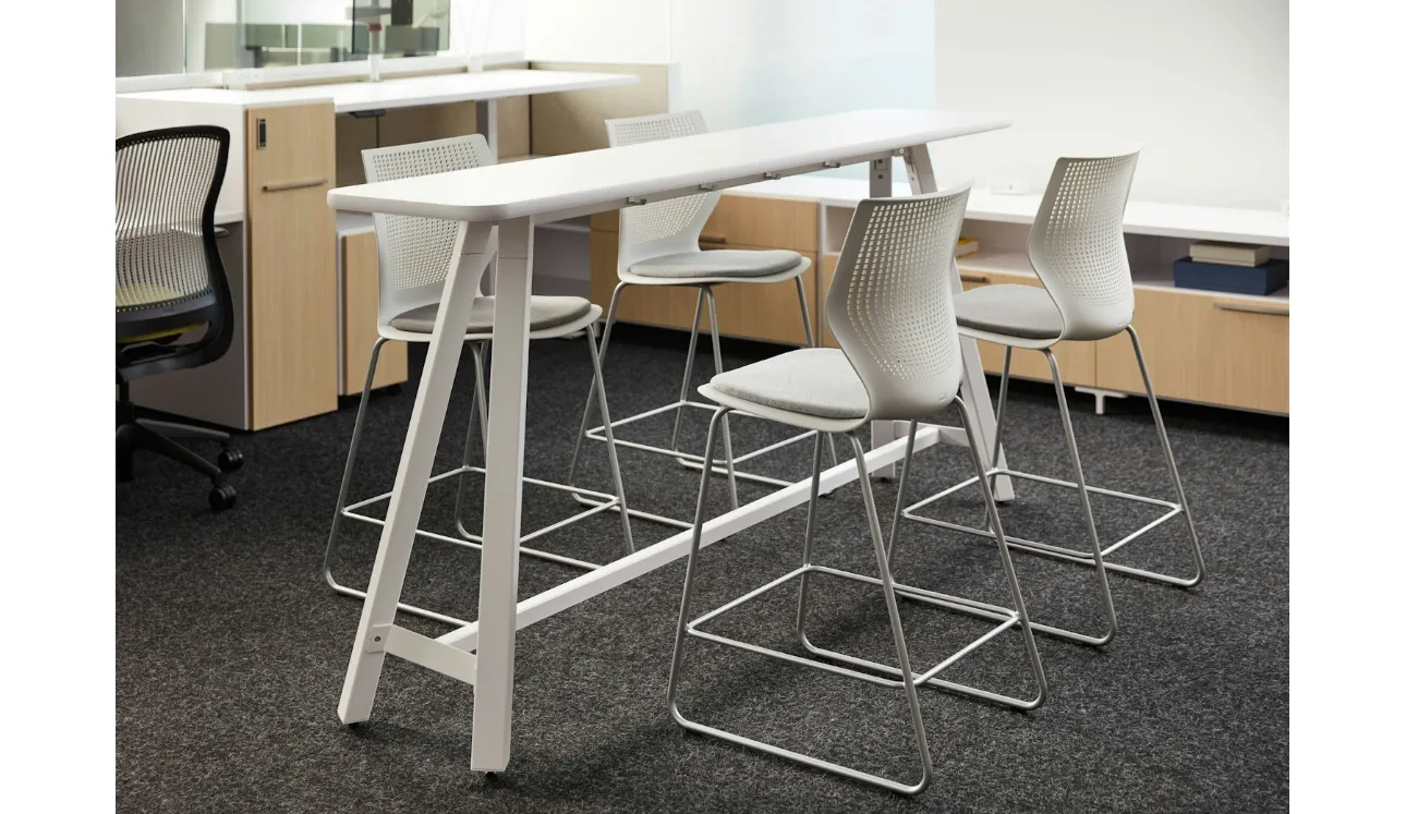 Sgabello MultiGeneration by Knoll® Stool di Knoll