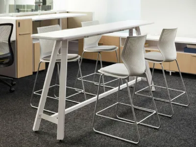 Sgabello MultiGeneration by Knoll® Stool di Knoll