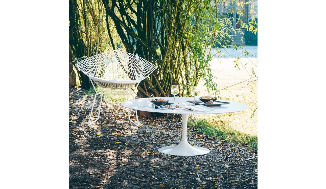 Tavolino da giardino Saarinen Low Table di Knoll