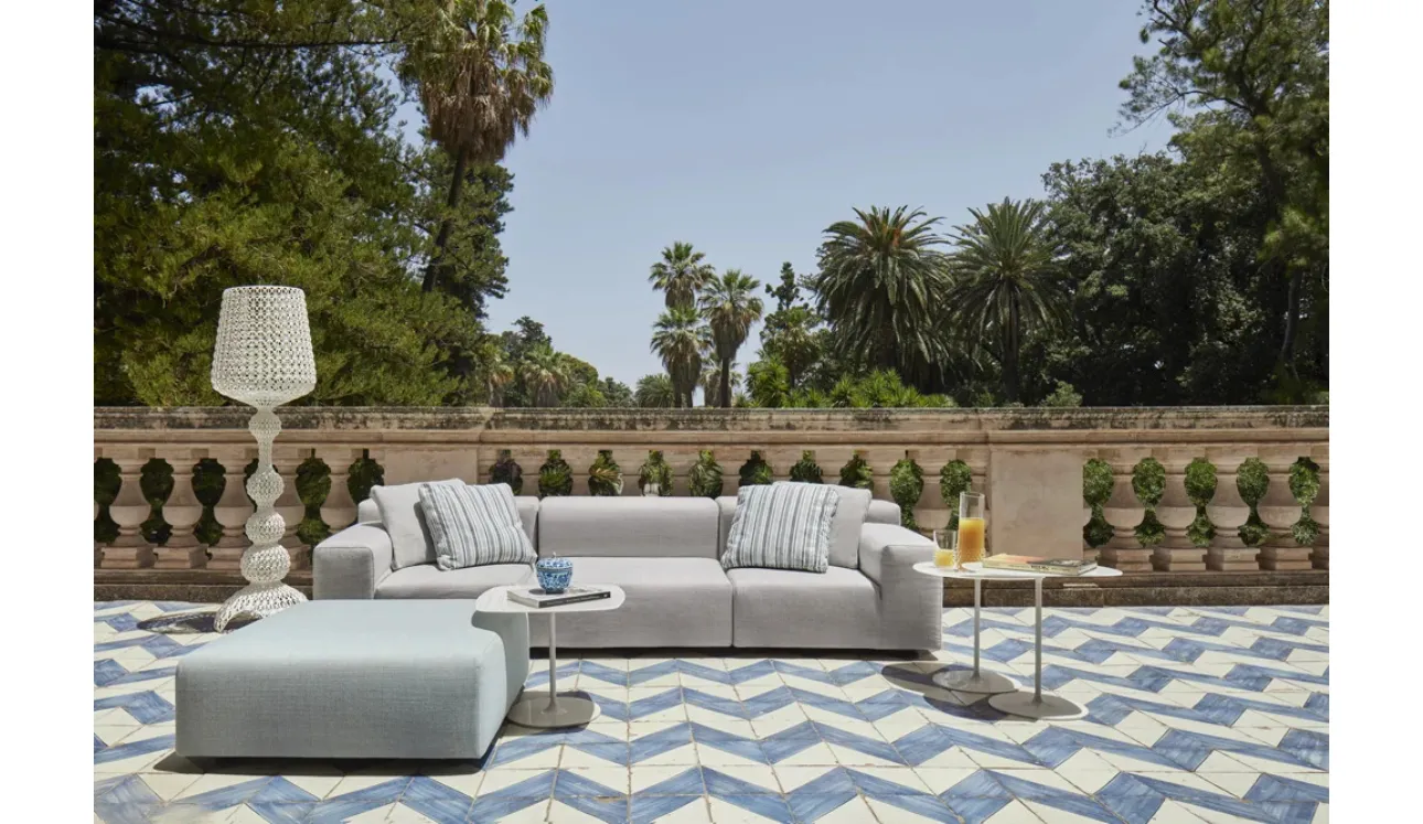 Divano e Pouf Pastics Outdoor di Kartell