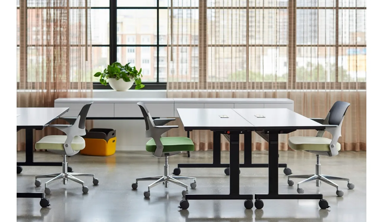 Scrivania Operativa Pixel Simplified Tables di Knoll