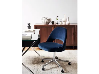 Seduta Operativa Saarinen Executive Swivel Side Chair di Knoll